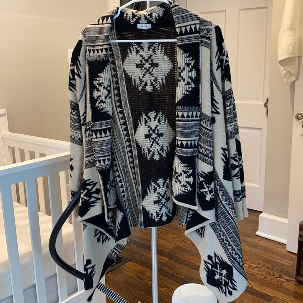 Debut s/m long sleeved cardigan/poncho
